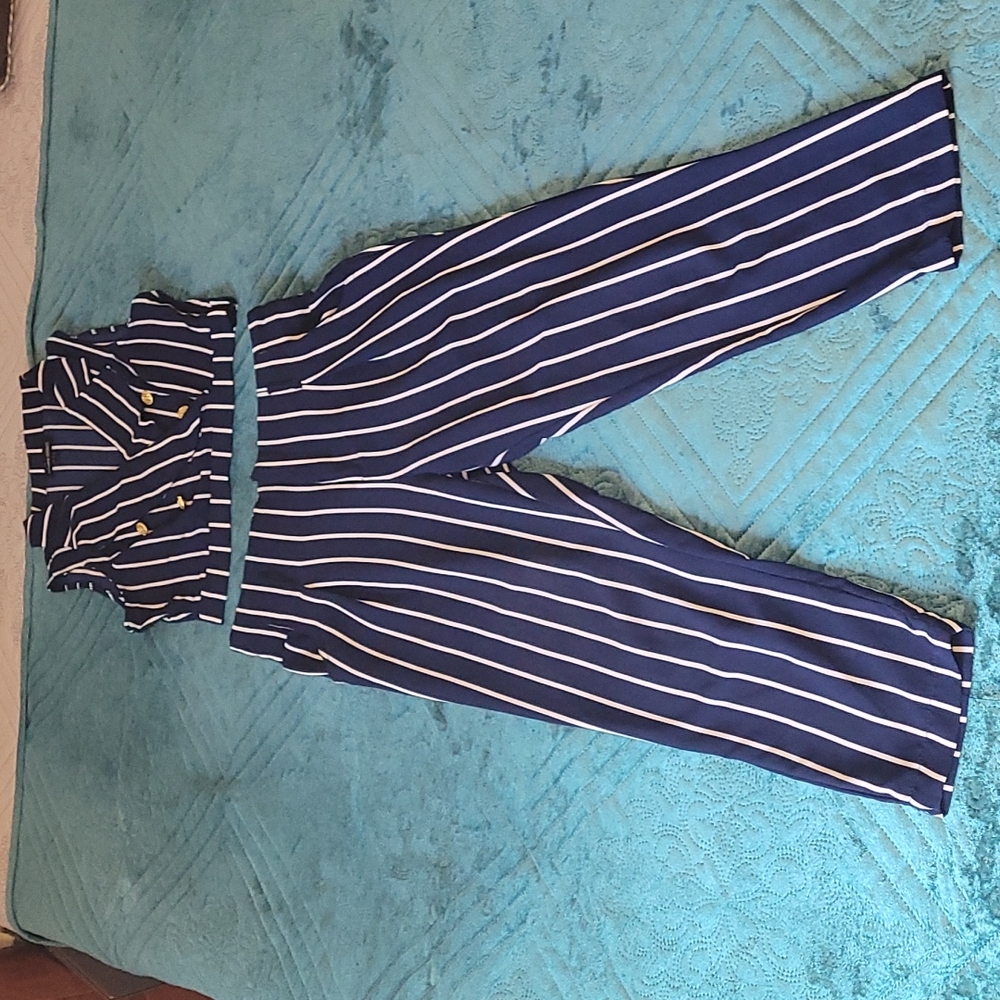 Love university, size L jrs. Blue pant and crop top set.